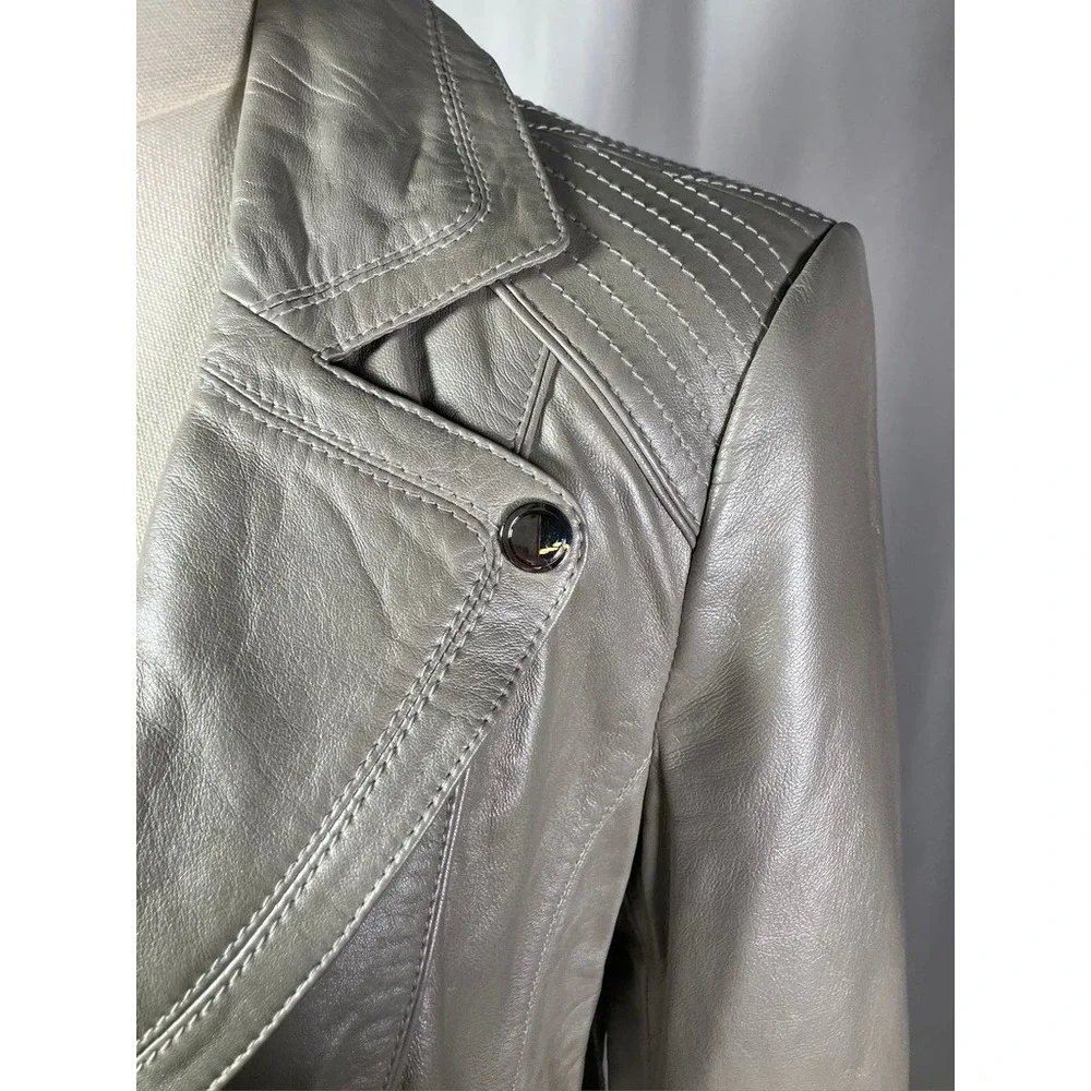 WHITE HOUSE BLACK MARKET Silver Grey Leather Moto Jacket Women's Size Medium Zip